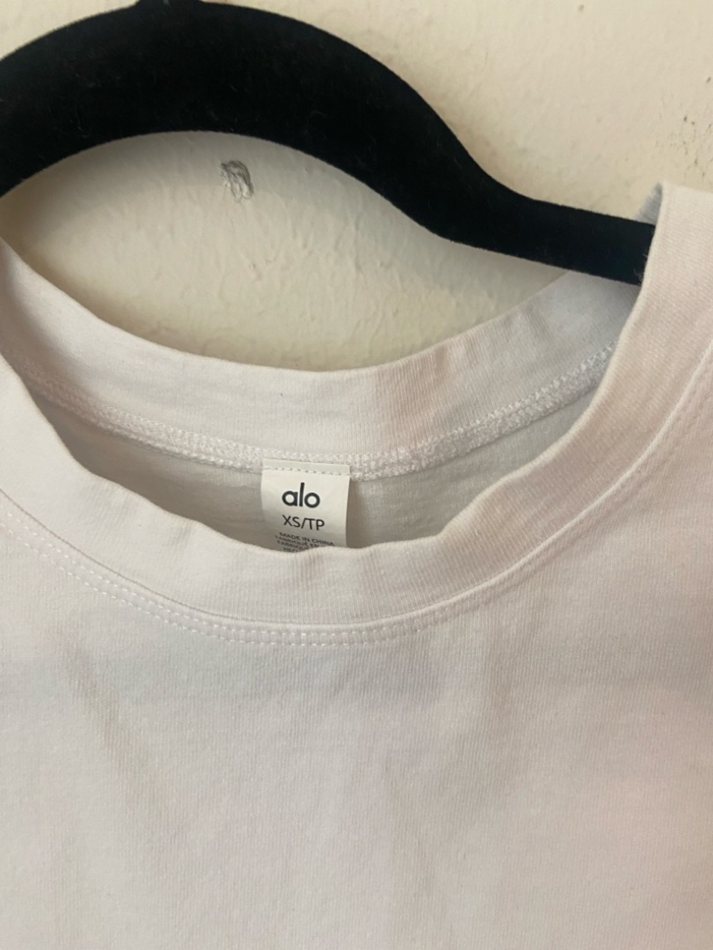 Alo Yoga Headliner Shoulder Pad Sleeveless Tee White XS Cotton Muscle Tank - Picture 4 of 7